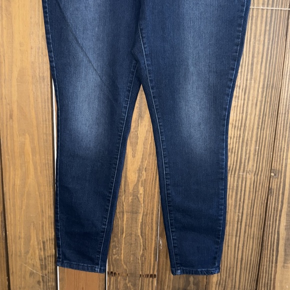 Maurices Women’s Skinny Jeans - Picture 3 of 9